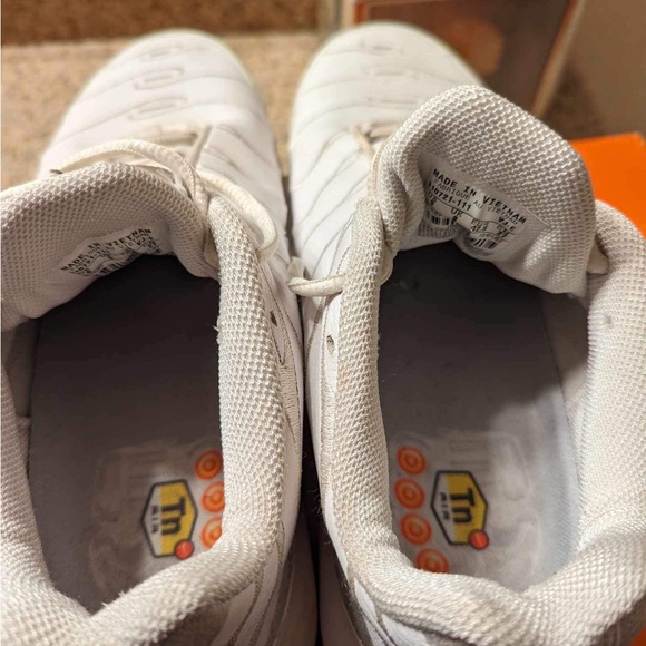 Nike Air Max Plus TN - Triple White Leather Running Shoes Men's Size 9 - Picture 7 of 9